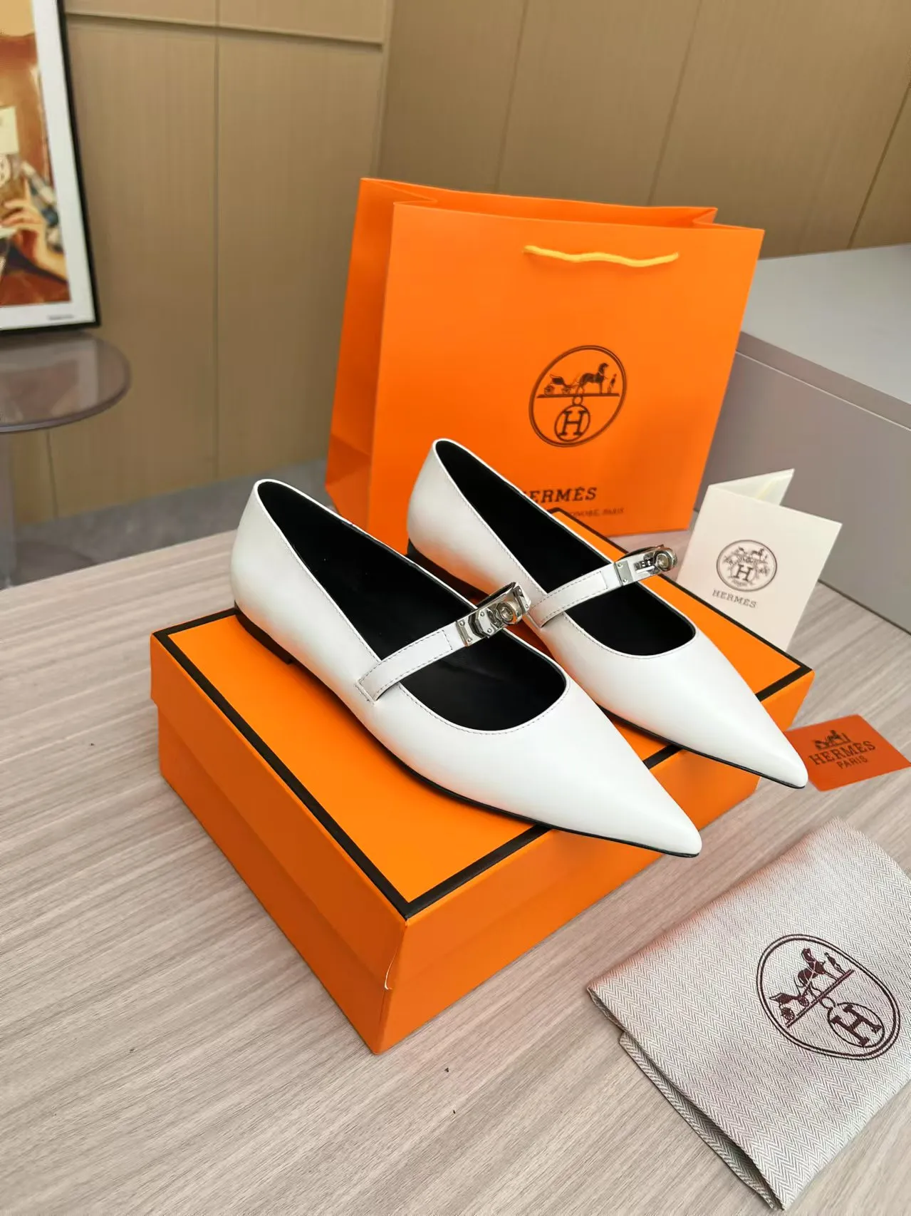 👟👟Ex-factory price 520👟👟, 2025 top product Hermes new genuine handmade shoes, purely handmade, a must-collect item! The perfect holiday accessory! Our pursuit of quality products is always the best! Don't give in! Comfort and originality, not following trends, and not deliberately expressing oneself are the consistent pursuits of Hermes and its fans! [Material] Upper: top layer leather, lining: genuine leather. Size 35-42
